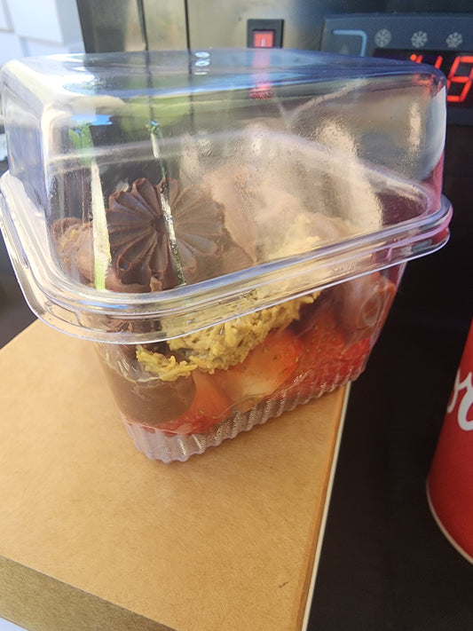 strawberry dubai cup